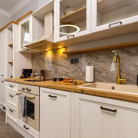 Apartment With Garden View By Flat Mаnager