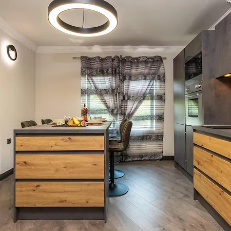 Apartment With Garden View By Flat Mаnager