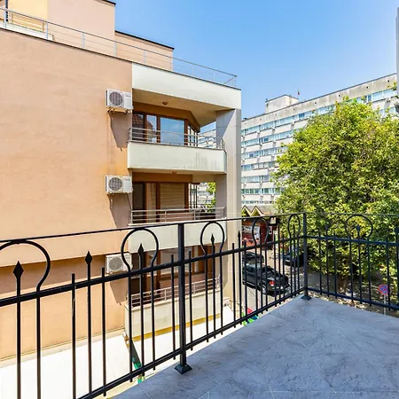 Apartmán With Garden View By Flat Mаnager